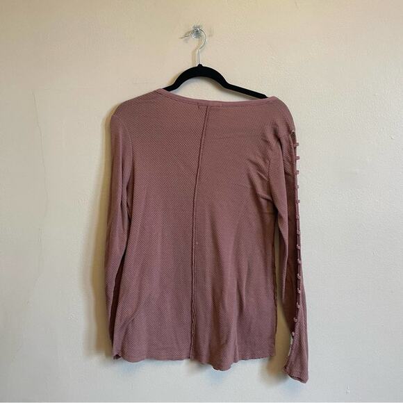 Gilded Intent M lavender long sleeve t-shirt cut out v-neck - Picture 5 of 7
